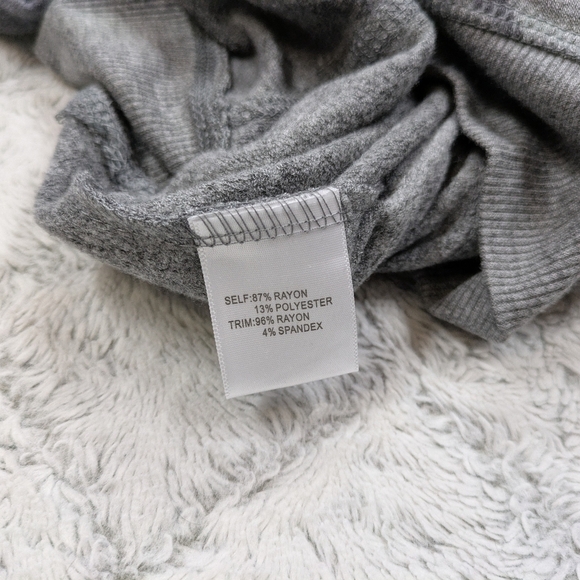 Jane and Delancey Sweatshirt Women's S Gray Camo Pullover Cowl Neck Slouchy - Picture 7 of 7